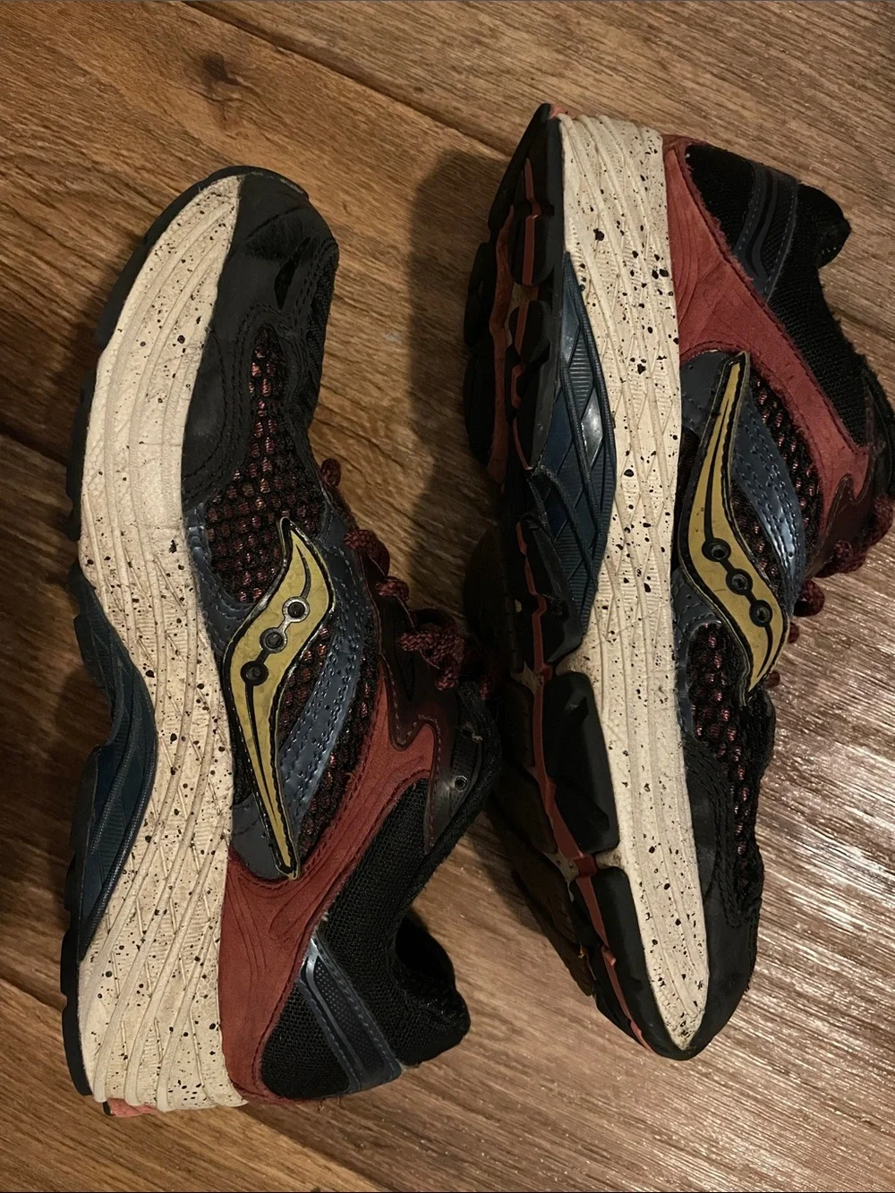 Saucony Progrid Omni 9 Autumnal Equinox Red /Blue Sneaker Woman Size 6